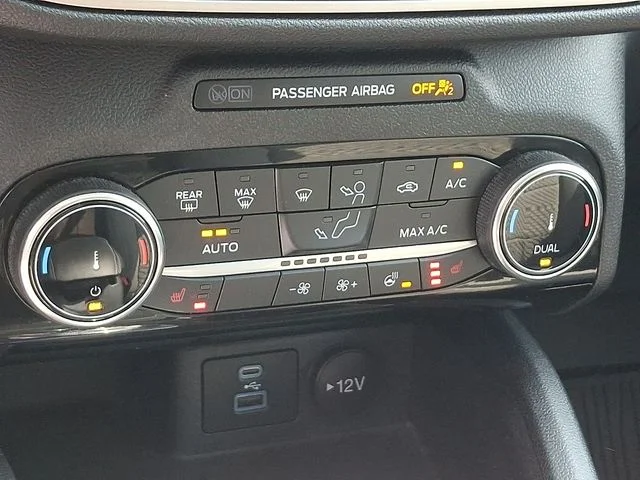 Used 2022 Gray Ford SE image 23