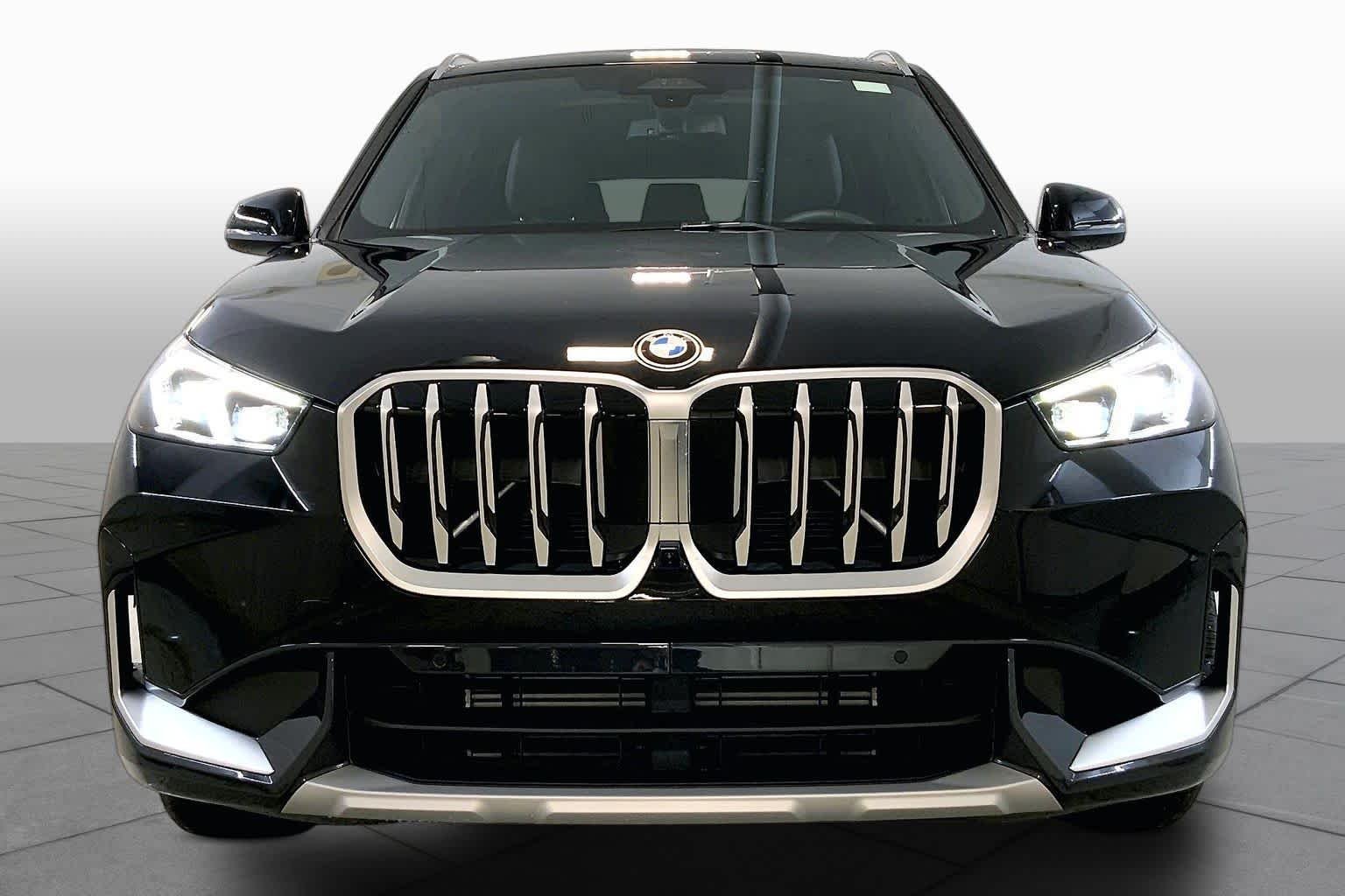 New 2026 Jet Black BMW xDrive28i image 3