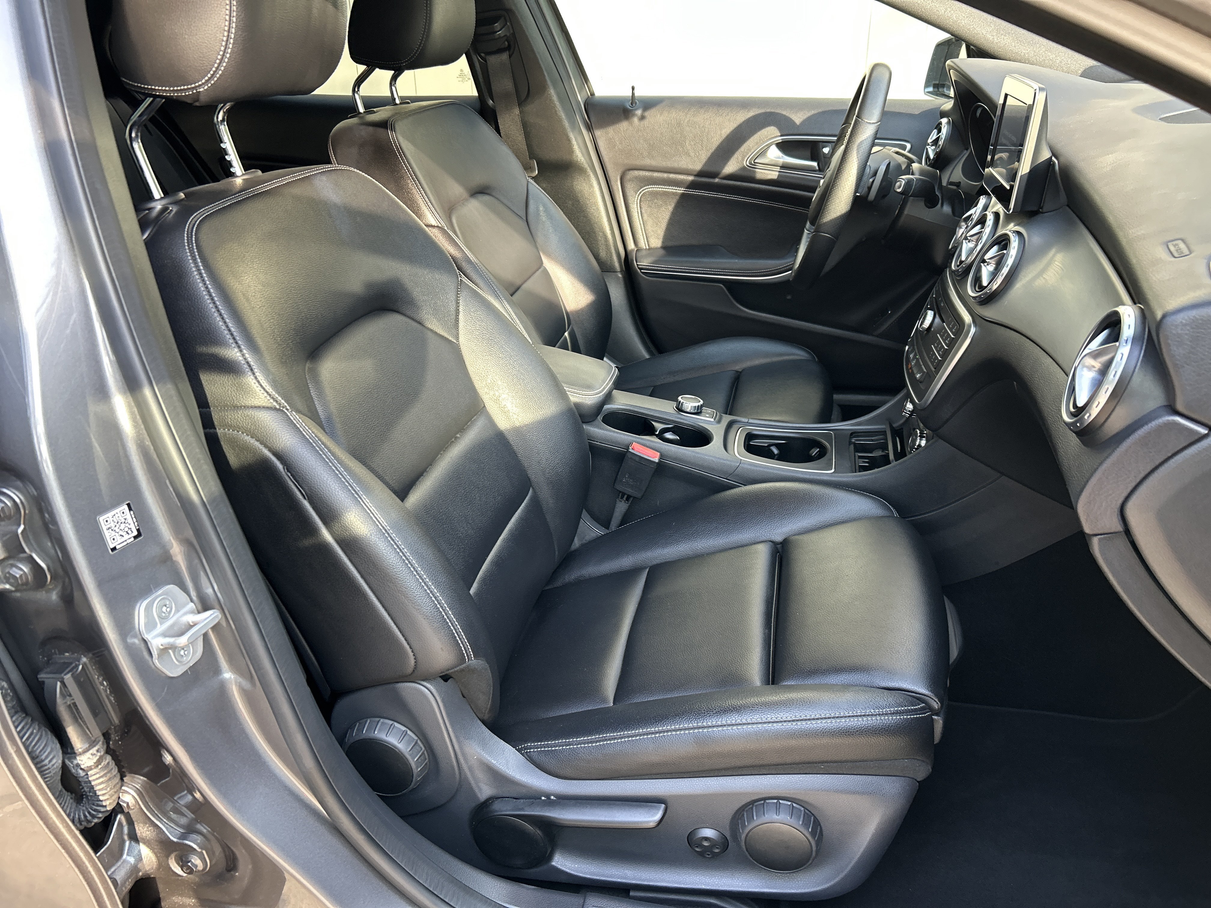 Used 2016 Mountain Gray Metallic Mercedes-Benz GLA 250 SUV image 46