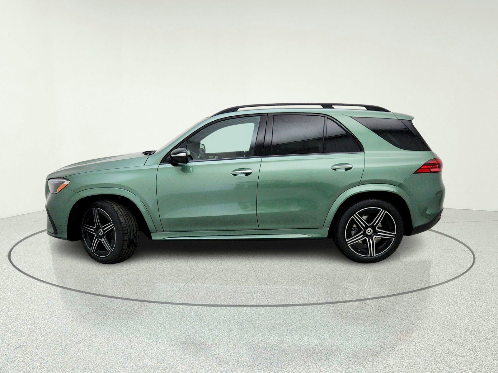 New 2026 MANUFAKTUR Ireland Mid Green Metallic Mercedes-Benz GLE 450 4MATIC® SUV image 35