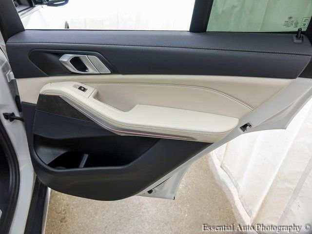 Used 2022 White BMW xDrive40i image 25