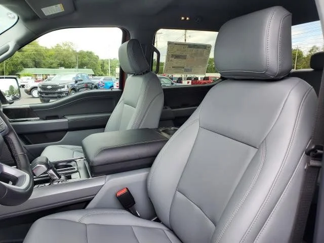 2025 Ford F-150 Lightning Flash - Photo 18
