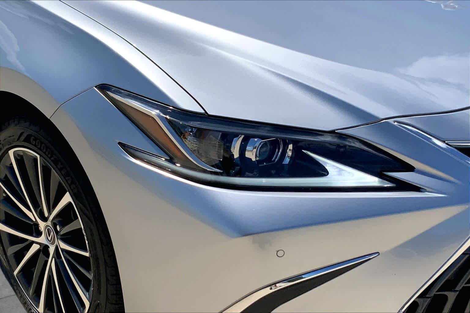 Used 2022 Iridium Lexus  image 26