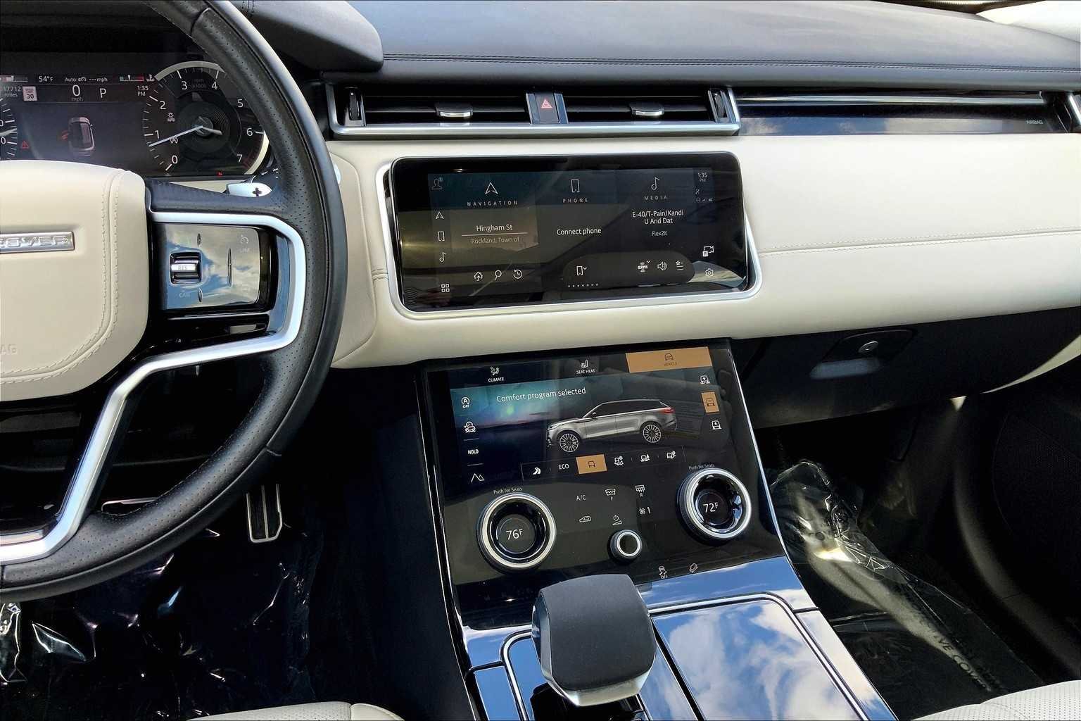 Used 2022 Fuji White Land Rover R-Dynamic S image 7