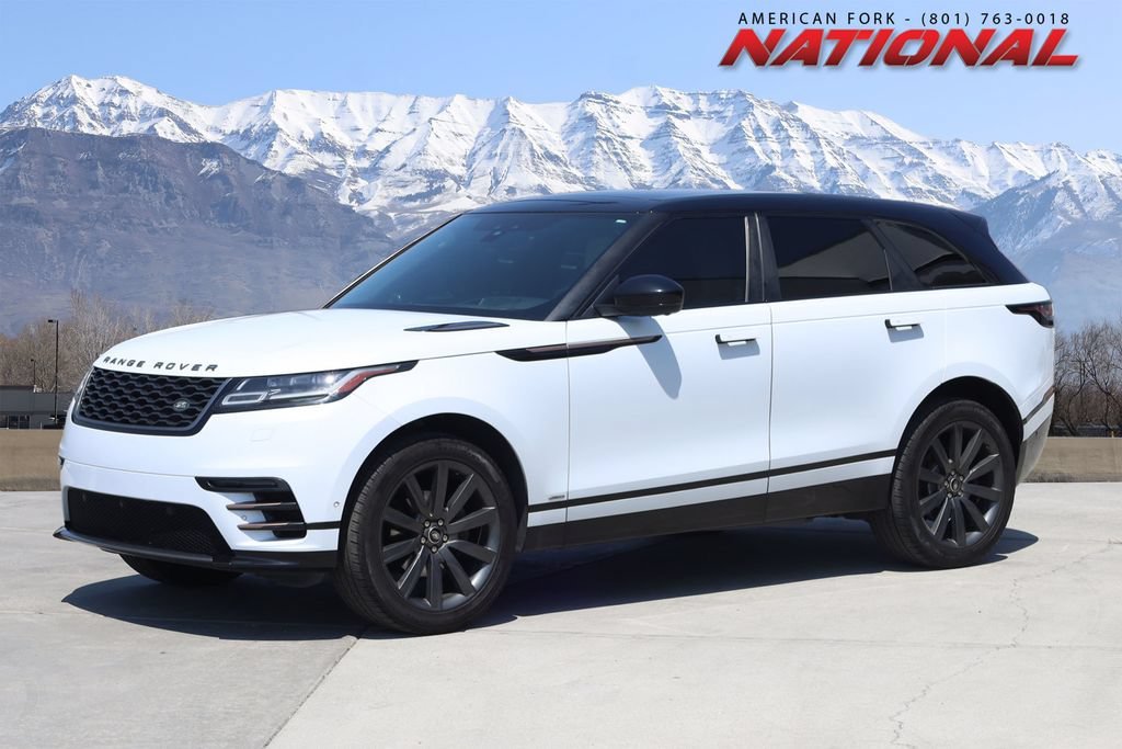 Used 2018 White Land Rover R-Dynamic SE image 1