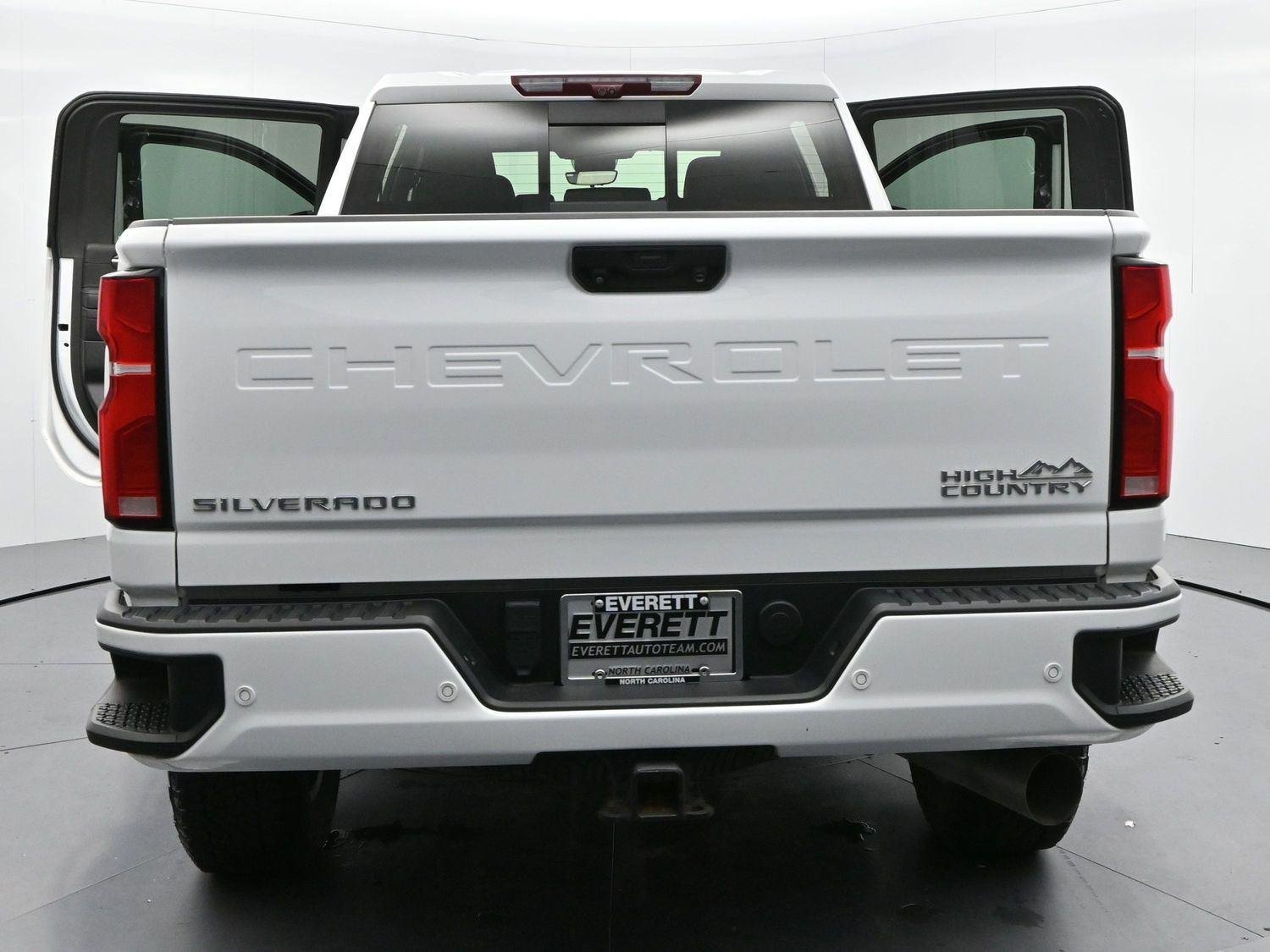 Used 2024 Summit White Chevrolet High Country image 35