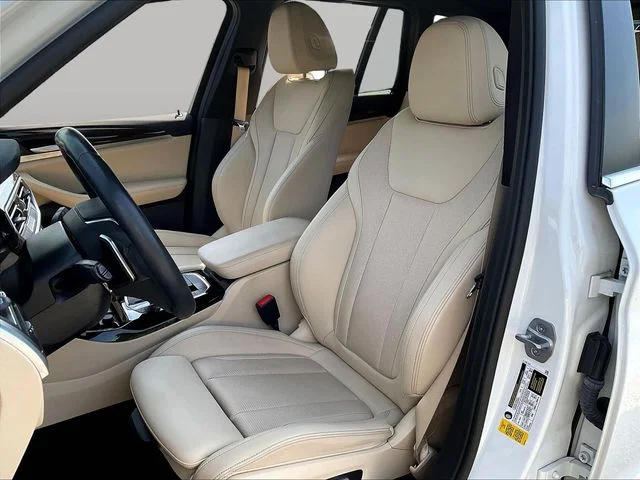 Used 2022 White BMW sDrive30i image 23