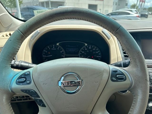 Used 2014 White Nissan Platinum image 27
