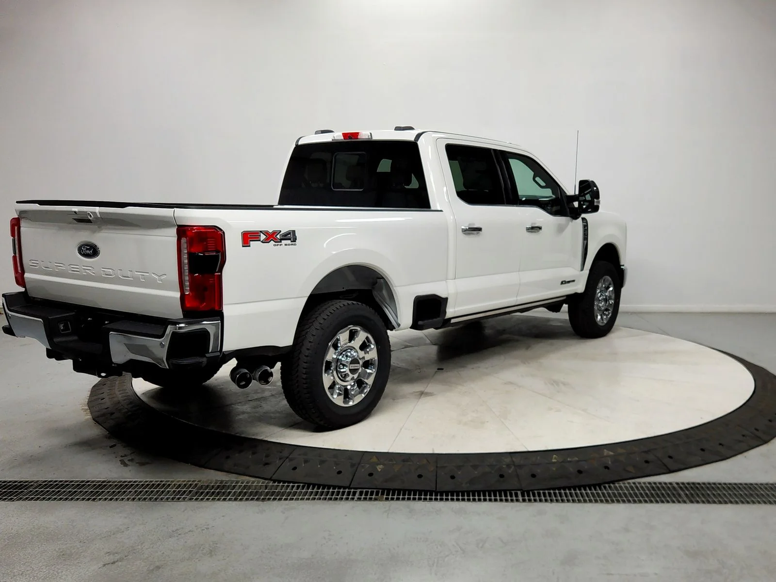 New 2026 Star White Metallic Tri-Coat Ford F-250® Lariat® image 7