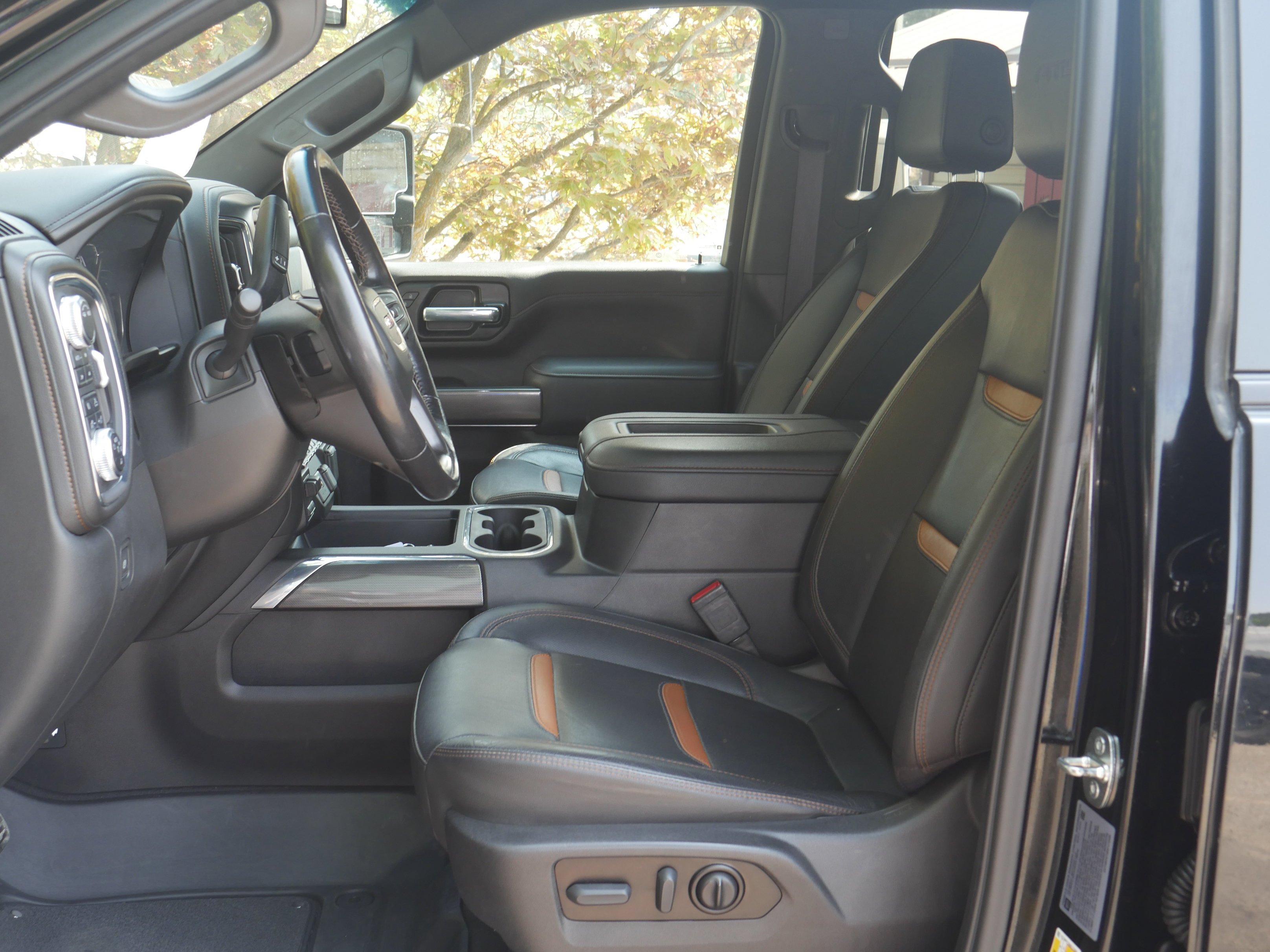 Used 2022 Onyx Black GMC AT4 image 3