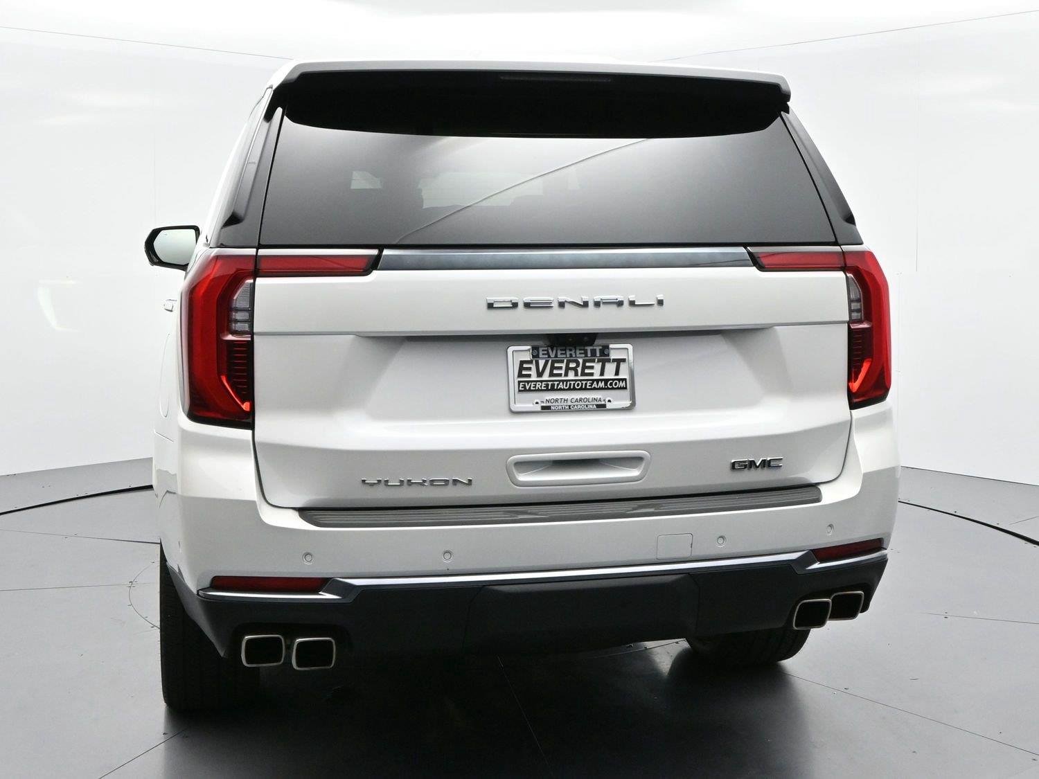 Used 2025 White Frost Tricoat GMC Denali Ultimate image 6