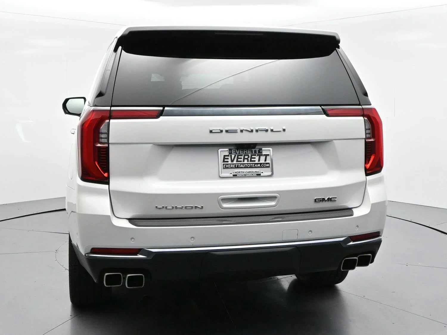 Used 2025 White Frost Tricoat GMC Denali Ultimate image 6