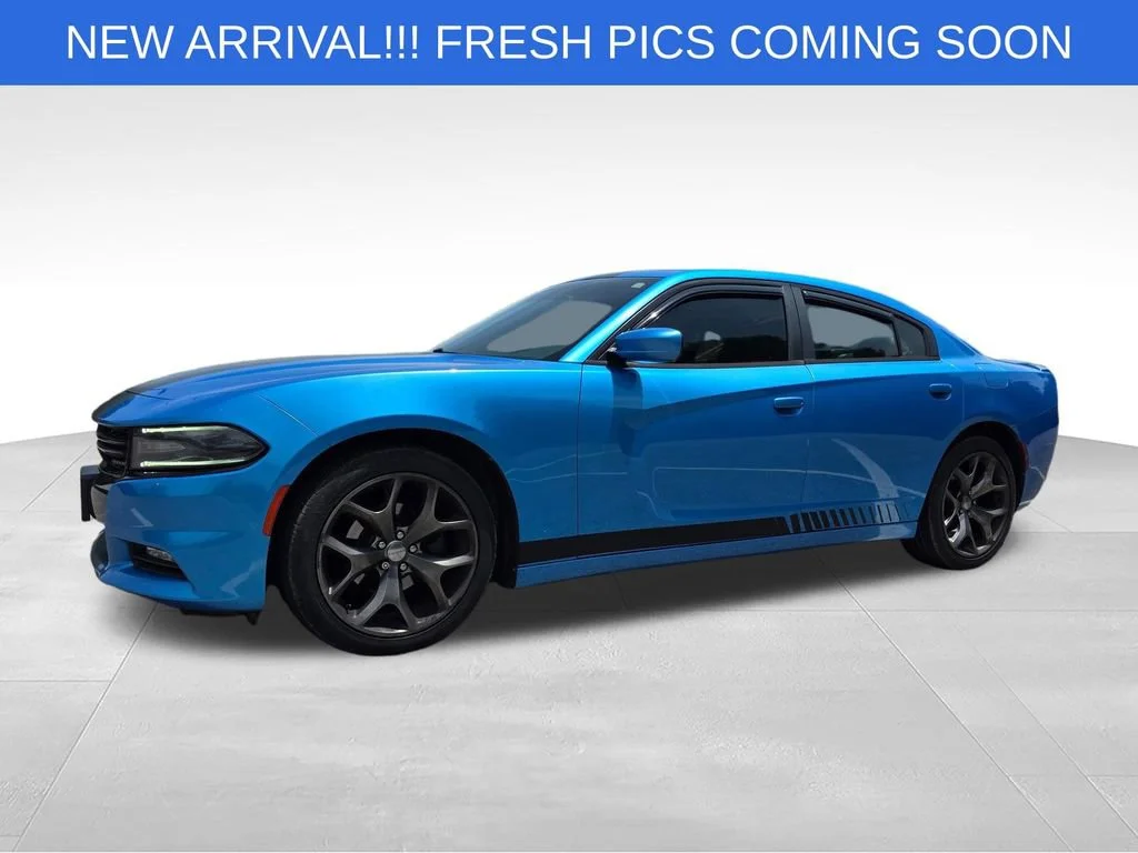 Used 2016 Blue Dodge SXT image 2