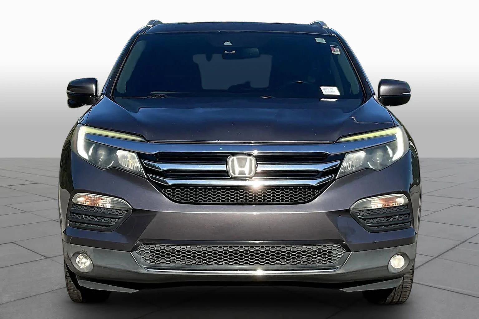 Used 2017 Lunar Silver Metallic Honda Touring image 3