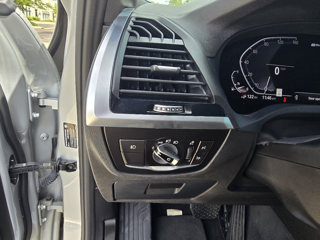 Used 2021 Glacier Silver Metallic BMW xDrive30e image 18