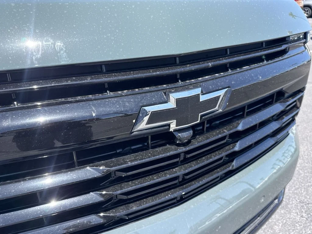 Used 2025 Gray Chevrolet RST image 32