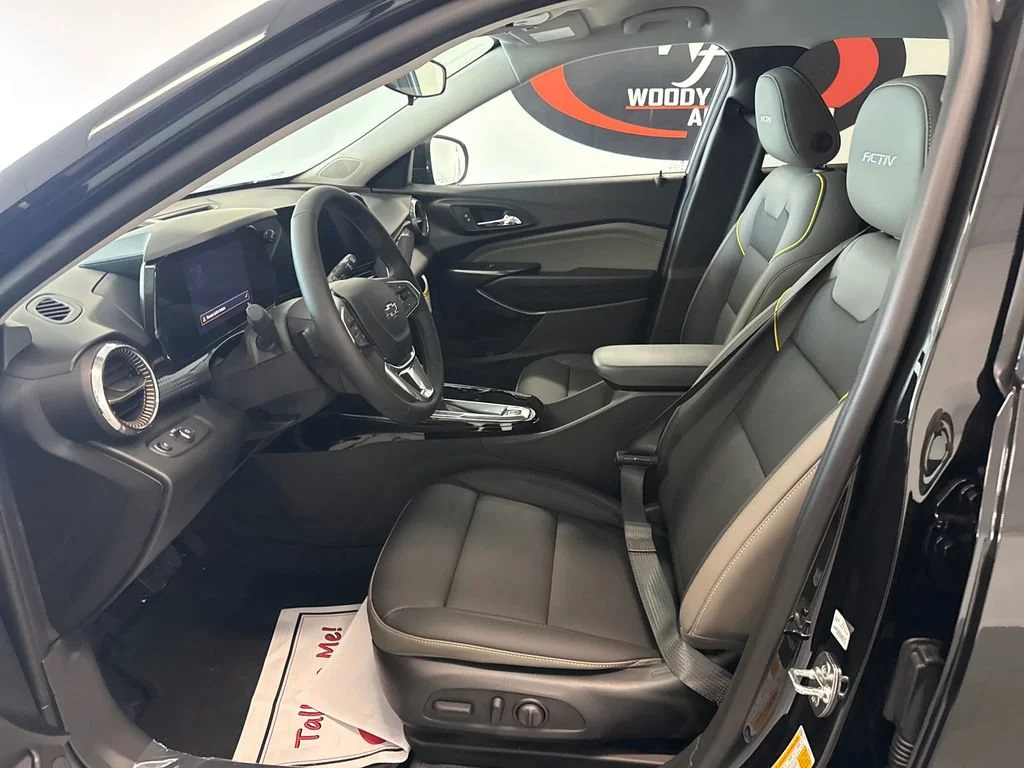 New 2026 Mosaic Black Metallic Chevrolet ACTIV image 9