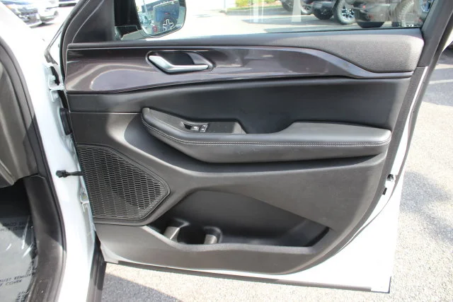 Used 2023 White Jeep Altitude X image 31