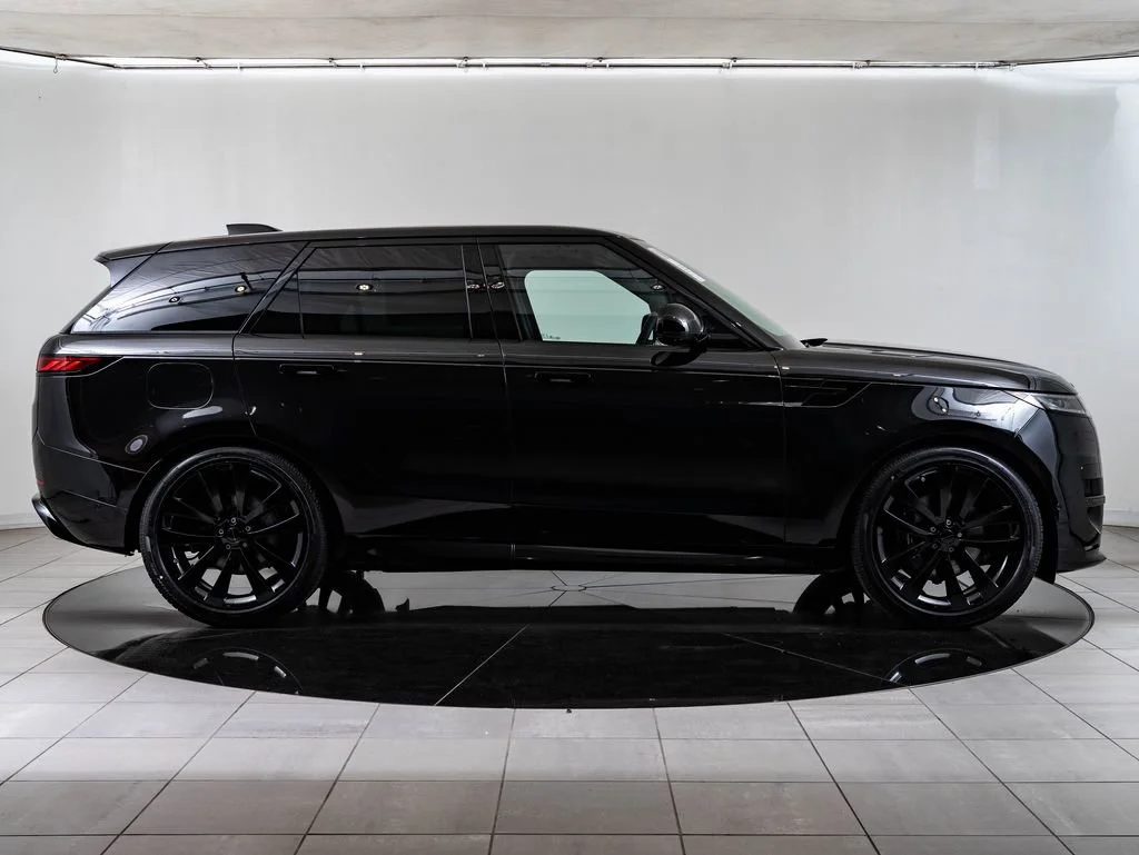 New 2026 Santorini Black Metallic Land Rover Dynamic SE image 11