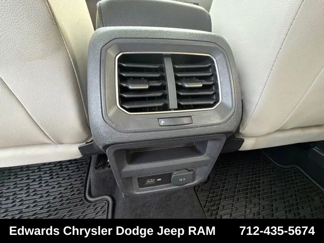 Used 2018 White Volkswagen 2.0T SE image 20