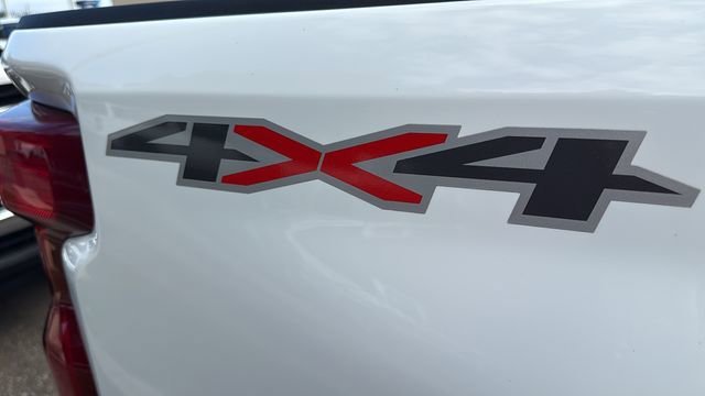 New 2026 Summit White Chevrolet WT image 10
