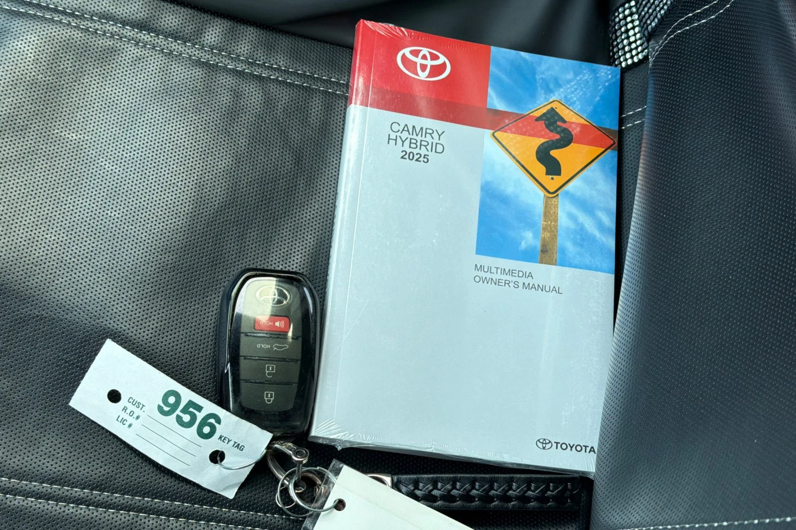Used 2025  Toyota SE image 11