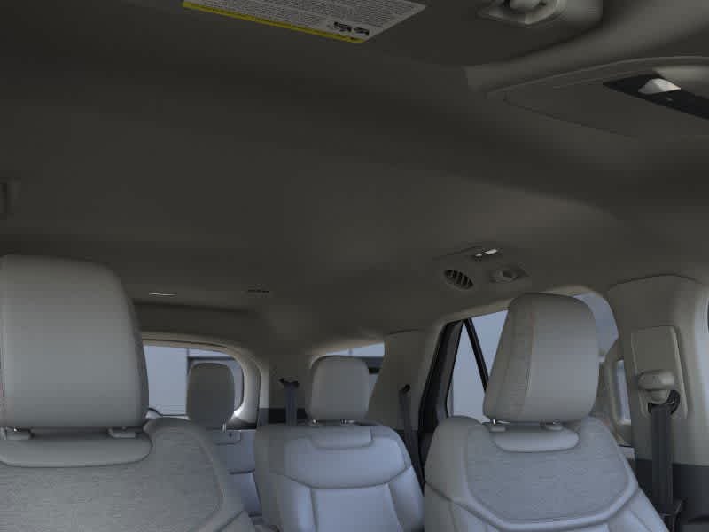 Used 2025 Star White Metallic Tri-Coat Ford Active image 22