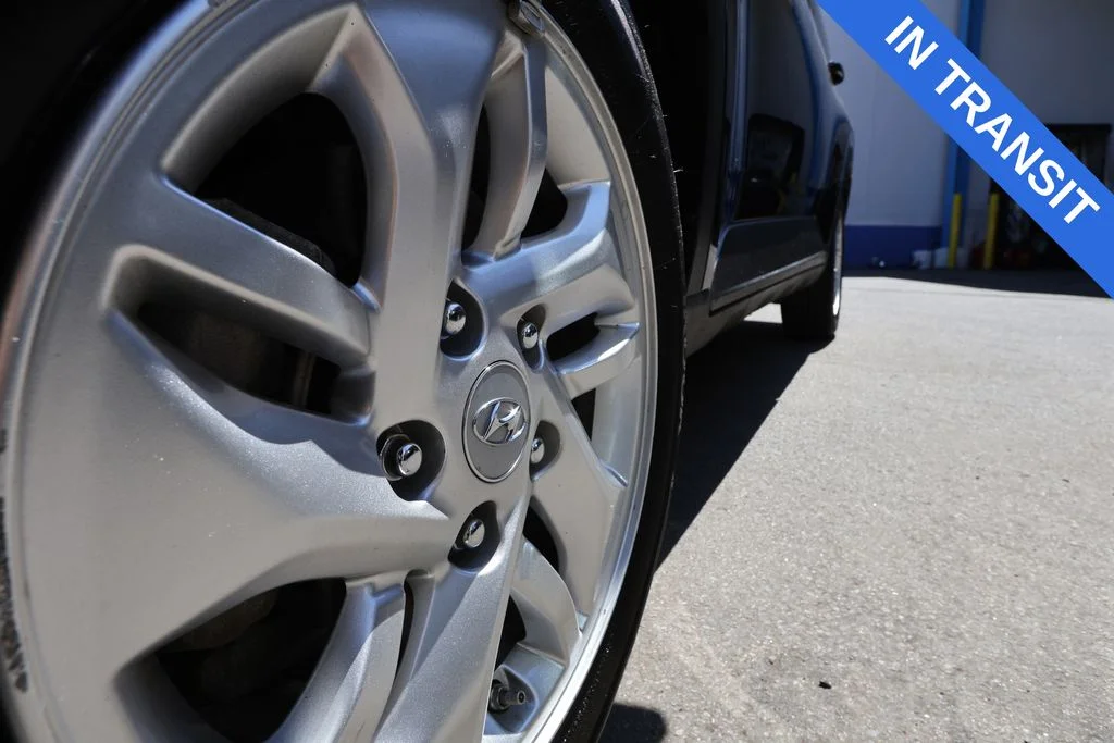 Used 2025 Onyx Black Hyundai SE image 8