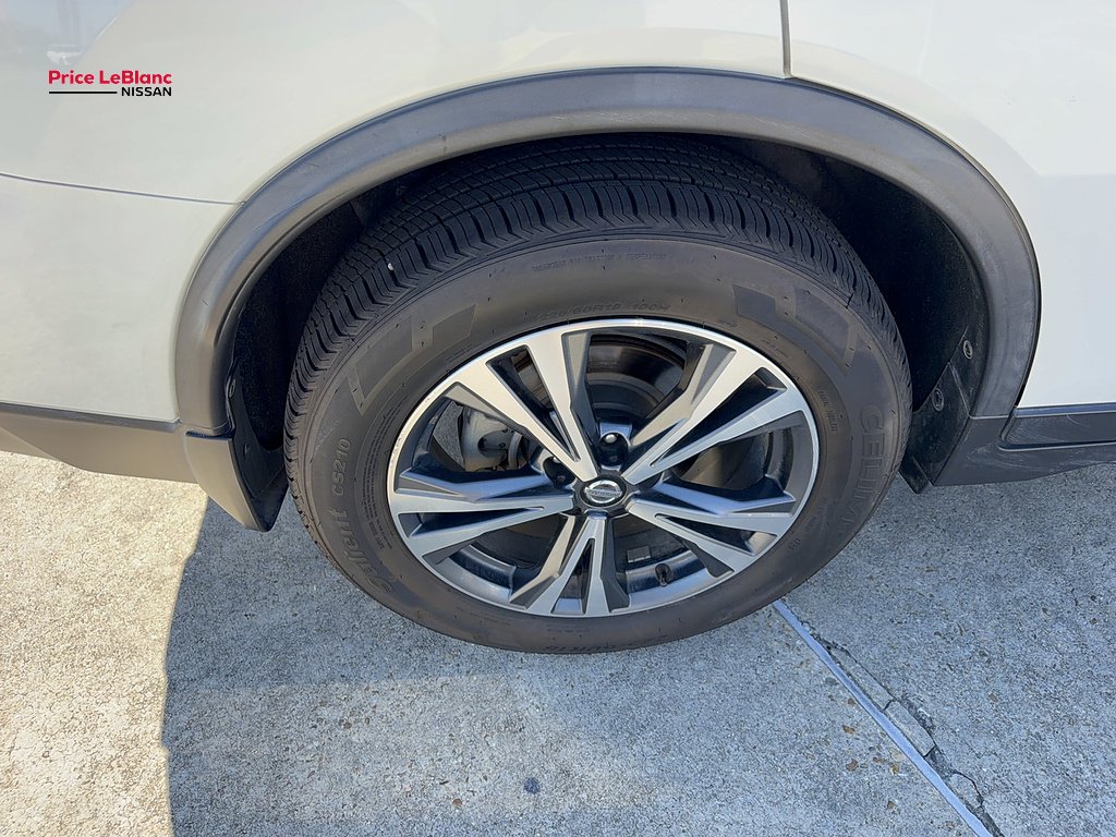 Used 2019 WHITE Nissan SV image 9