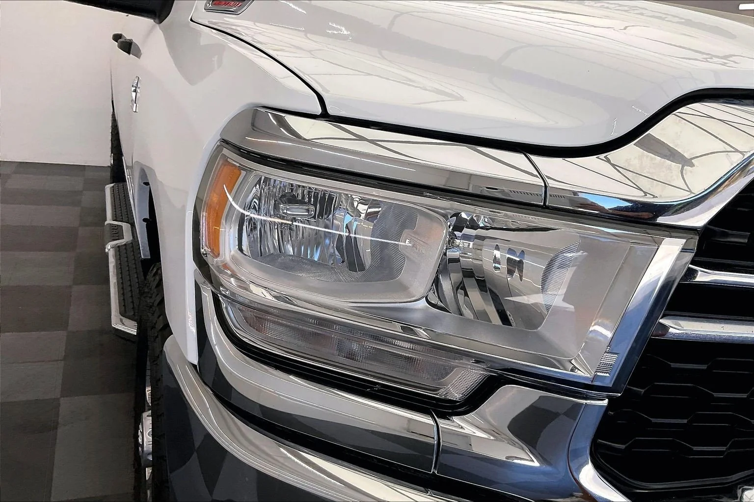 Used 2024 Bright White Clearcoat Ram Big Horn image 28