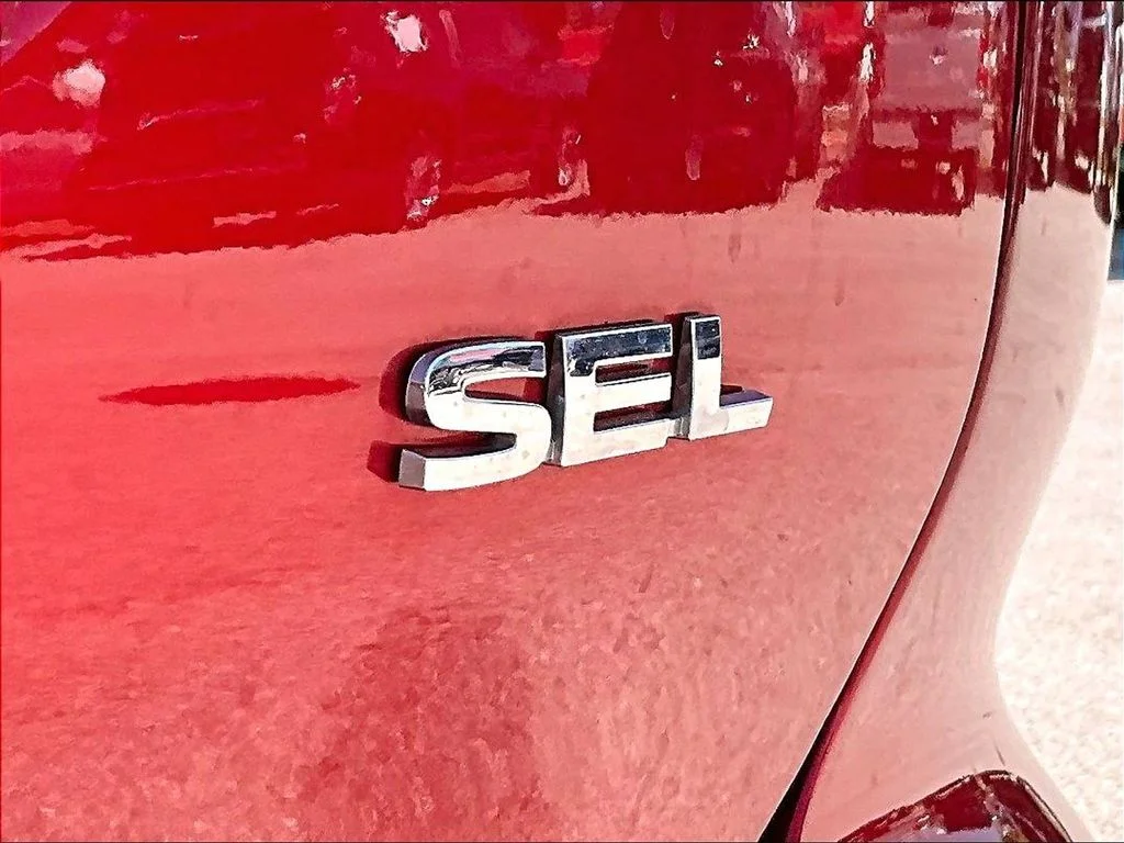 Used 2024 Red Mitsubishi SEL image 9