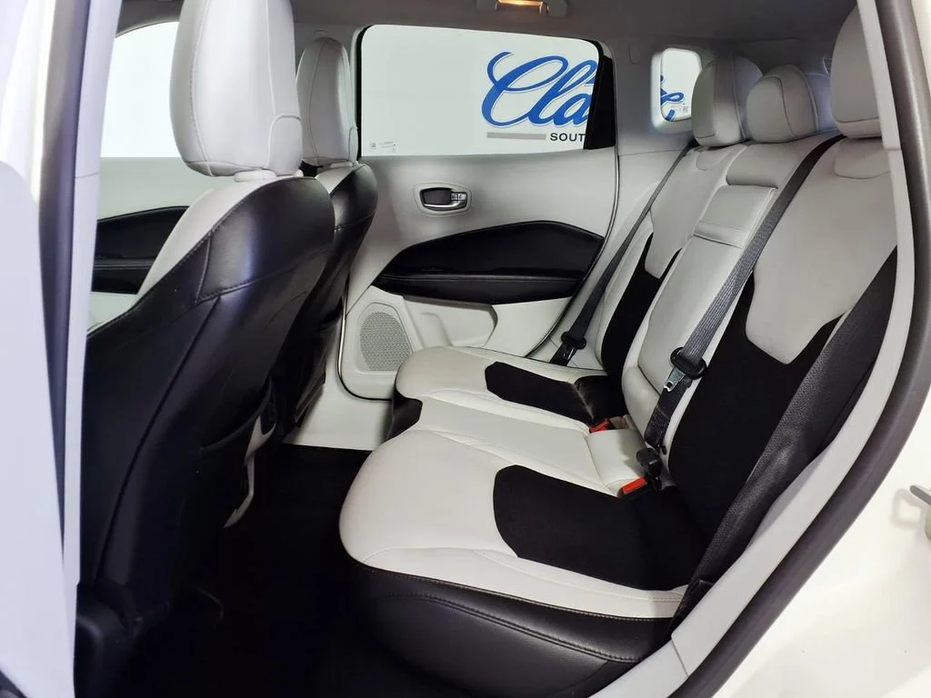 Used 2018 White Clearcoat Jeep Latitude image 10