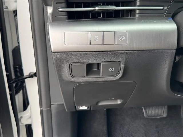 Used 2026 White Hyundai SEL Sport image 11