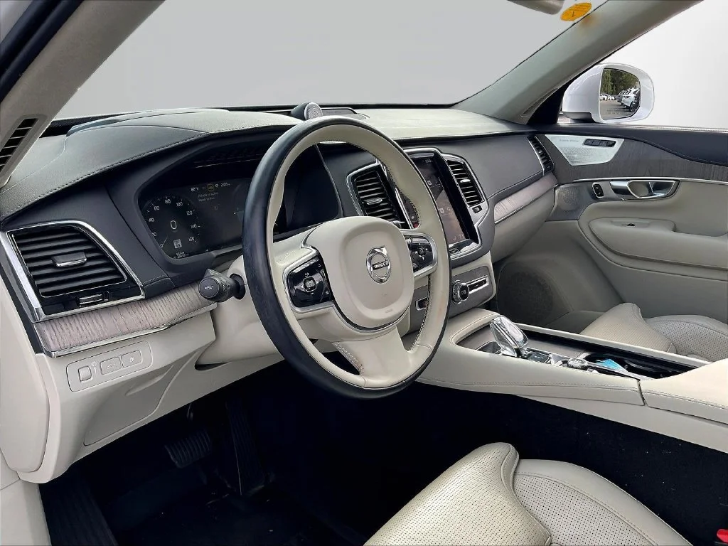 Used 2022 Crystal White Volvo T8 Inscription Extended Range 6P image 17