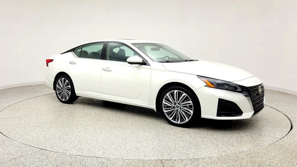 Used 2023 Pearl White Tricoat Nissan 2.5 SL AWD Sedan image 3