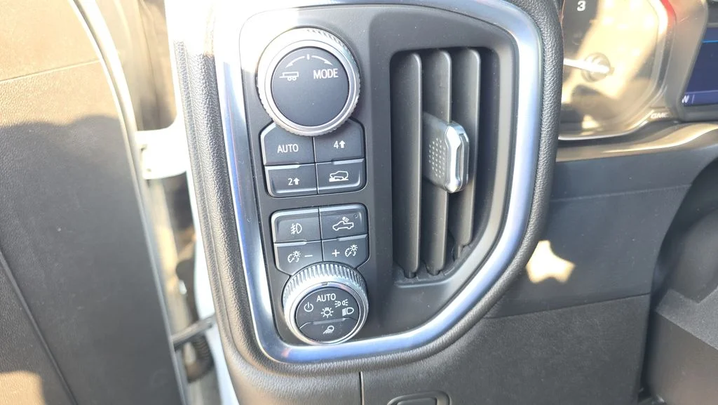Used 2020 White GMC SLT image 16
