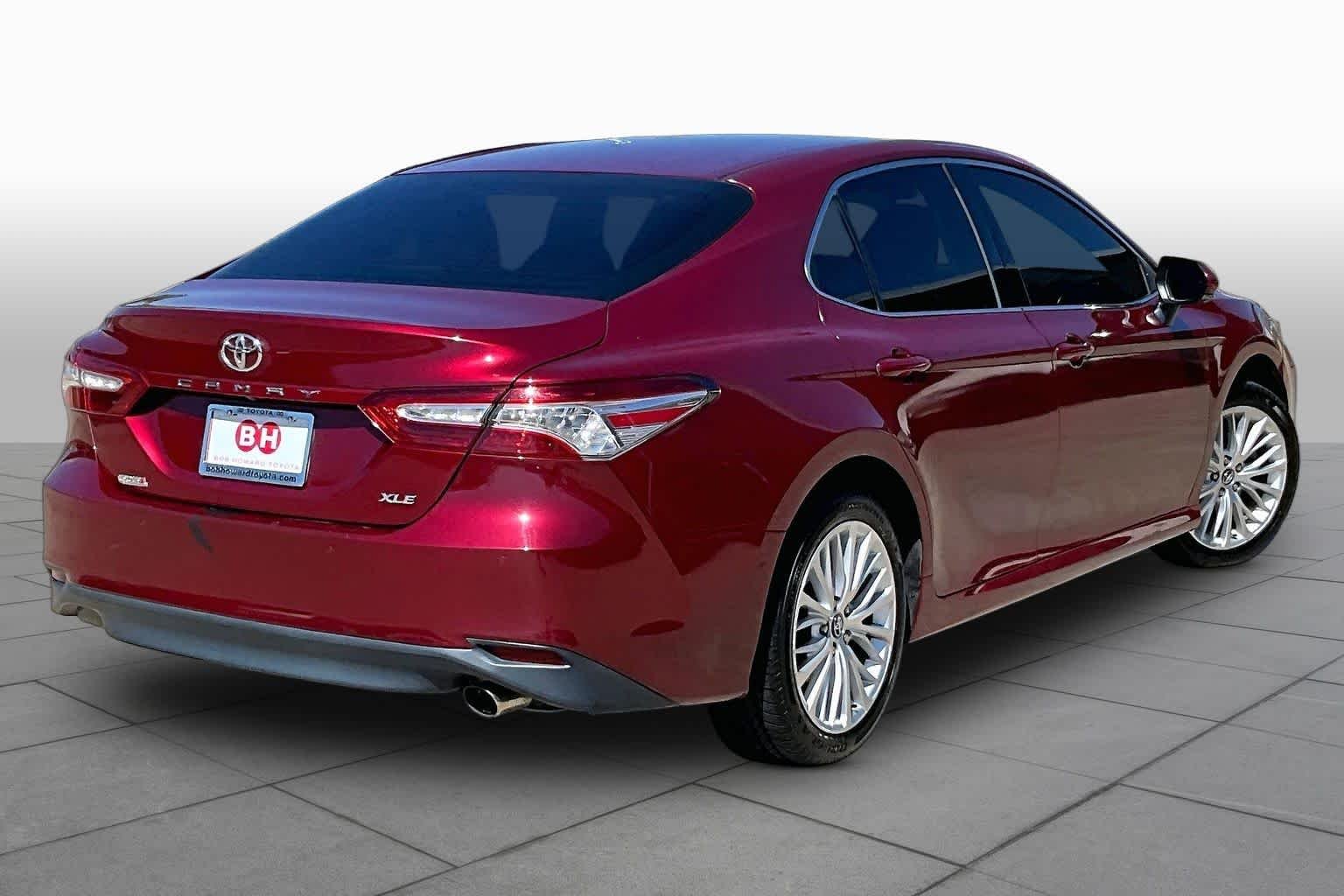Used 2018 Ruby Flare Pearl Toyota XLE image 11