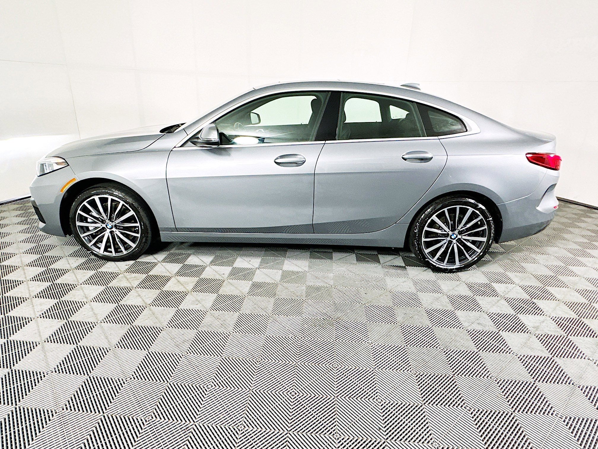 2024 BMW 2 thumbnail 8