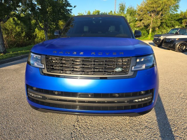 Used 2025 Velocity Blue SV Bespoke Ultra Metallic Satin Land Rover SE image 8
