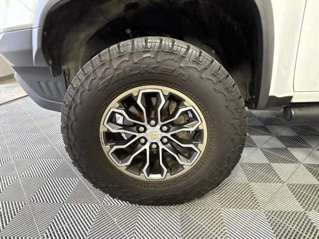Used 2019 Summit White Chevrolet 4WD ZR2 image 10