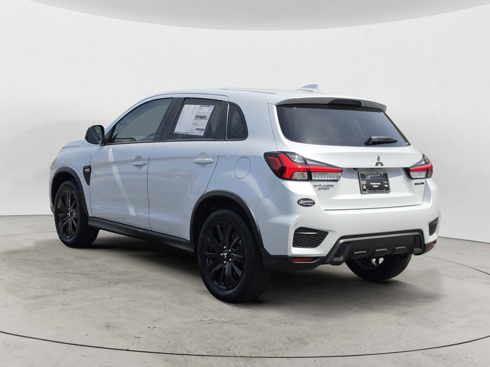 New 2026 White Diamond Mitsubishi LE image 4