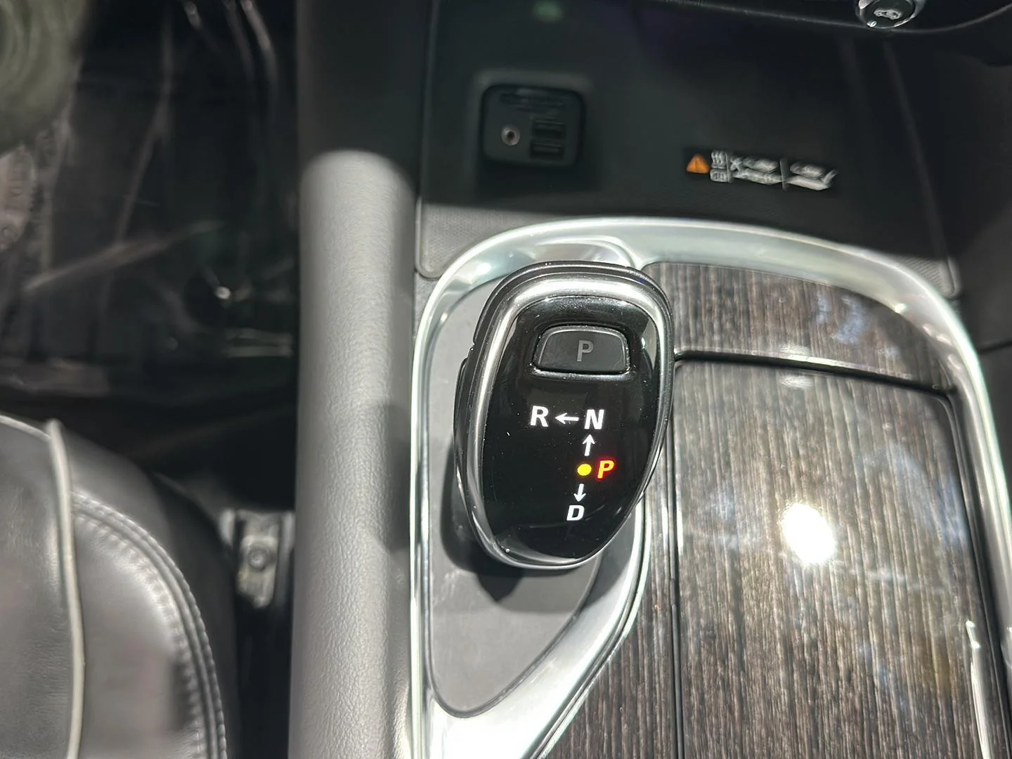 Used 2020 WHITE FROST TRICOAT Buick Avenir image 13