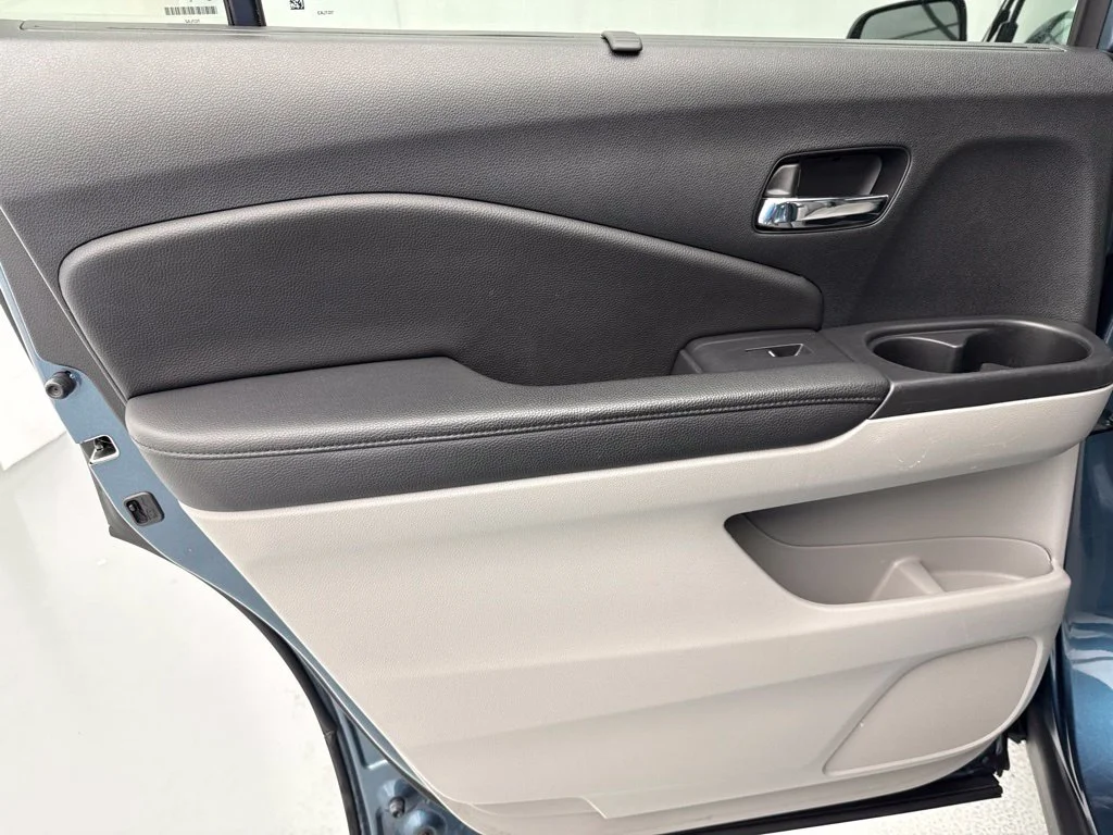 2022 Honda Pilot TOURING SUV Slide 15
