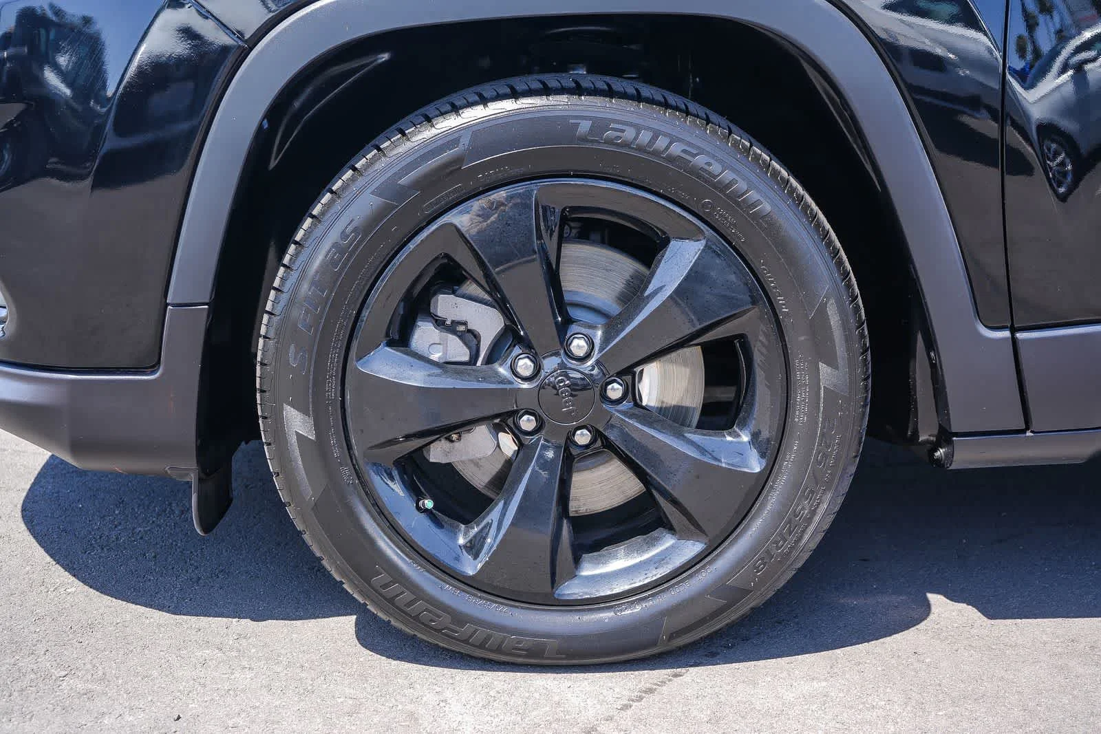 Used 2021 Diamond Black Crystal Pearlcoat Jeep Altitude image 11