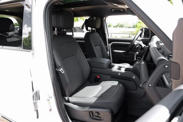 2025 Land Rover Defender V8 - Photo 45