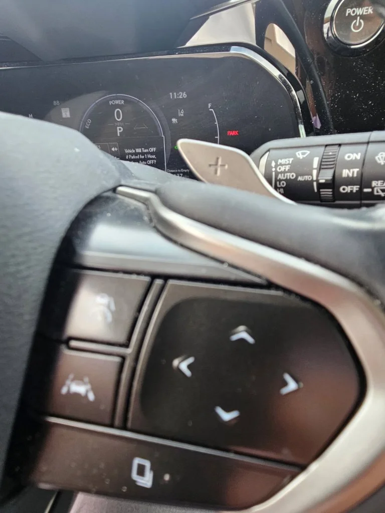 Used 2025  Lexus 350h Luxury image 8