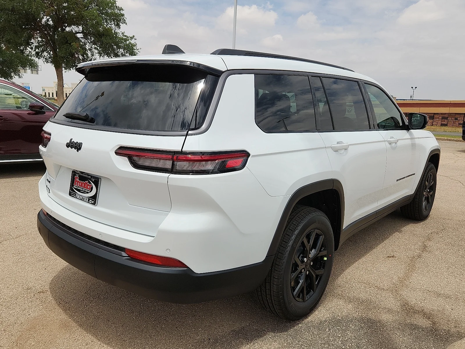 New 2026 Bright White Clear-Coat  Paint Jeep L LAREDO ALTITUDE 4X4 image 4