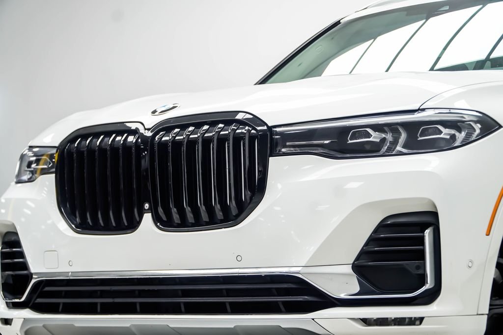 Used 2019 White BMW xDrive40i image 2