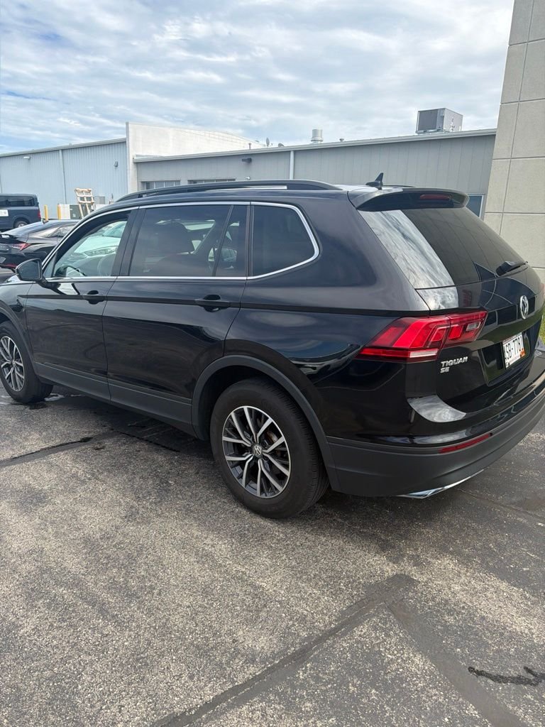 Used 2019 Black Metallic Volkswagen 2.0T SE image 6