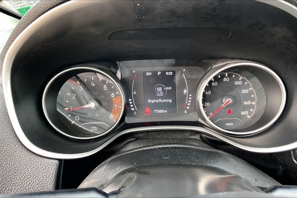 Used 2019 Silver Jeep Latitude image 19